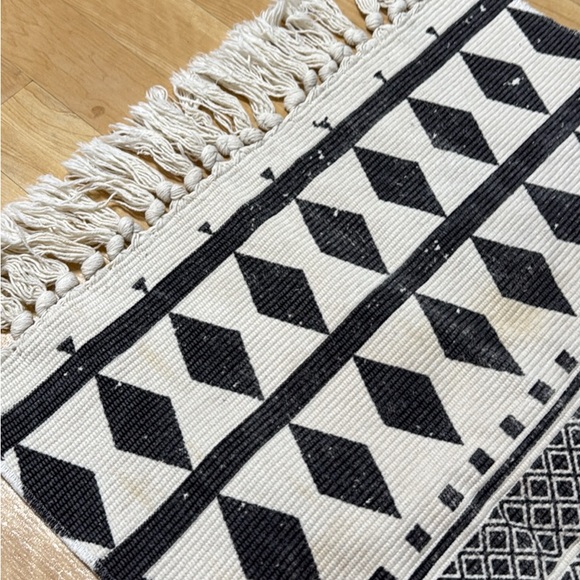 Black and White Geometric Patterned Rug - Picture 3 of 5